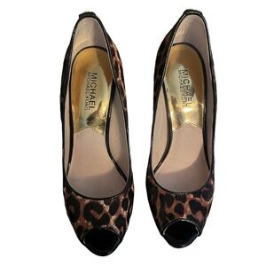 Michael Kors York Platform printed haircalf peep toe pump. Color- cheetah ntrl